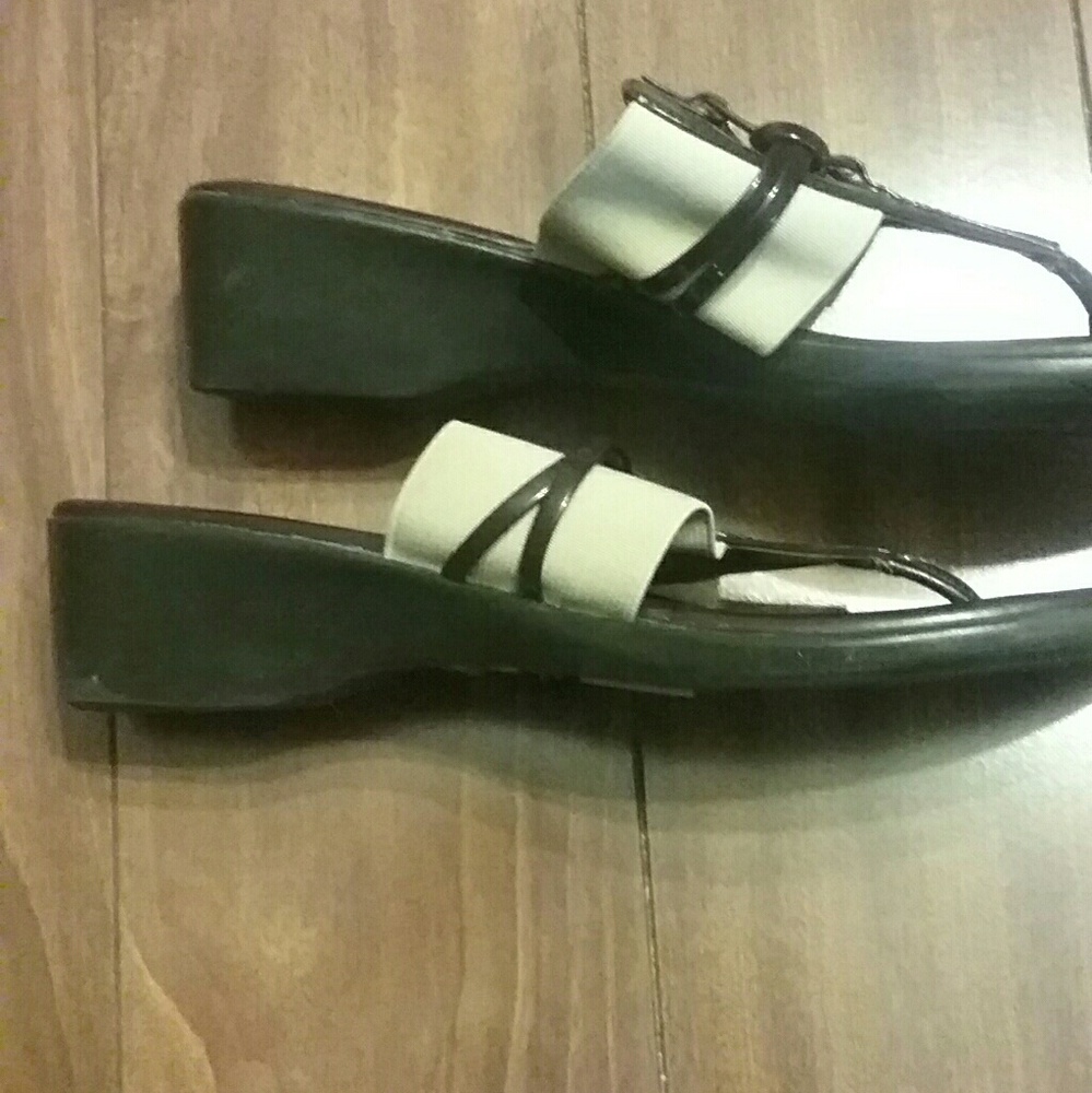 Sandals - Picture 2 of 3